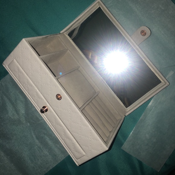 Pandora Leather Jewelry Box - Picture 2 of 4